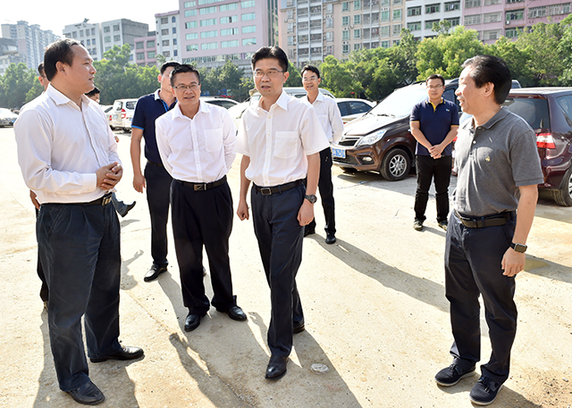 王胜市长在腰古镇接待来访群众王胜市长在腰古镇接待来访群众王胜市长